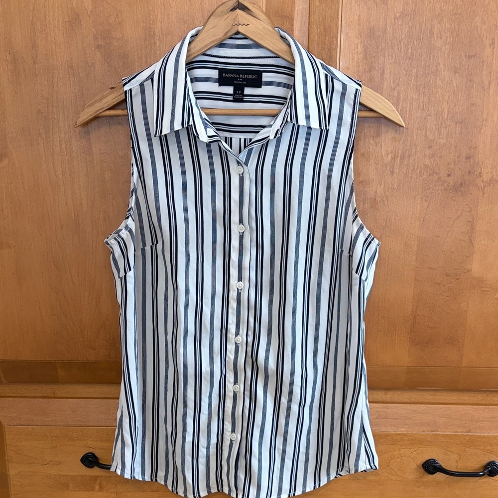 Women’s Banana Republic Sleeveless Top